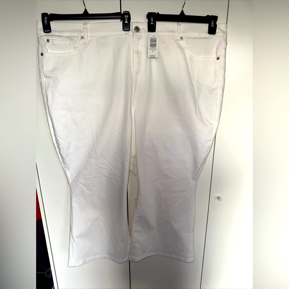 Torrid Jeans Womens 30 Plus White Cropped High Rise Flare Super Soft NWT
